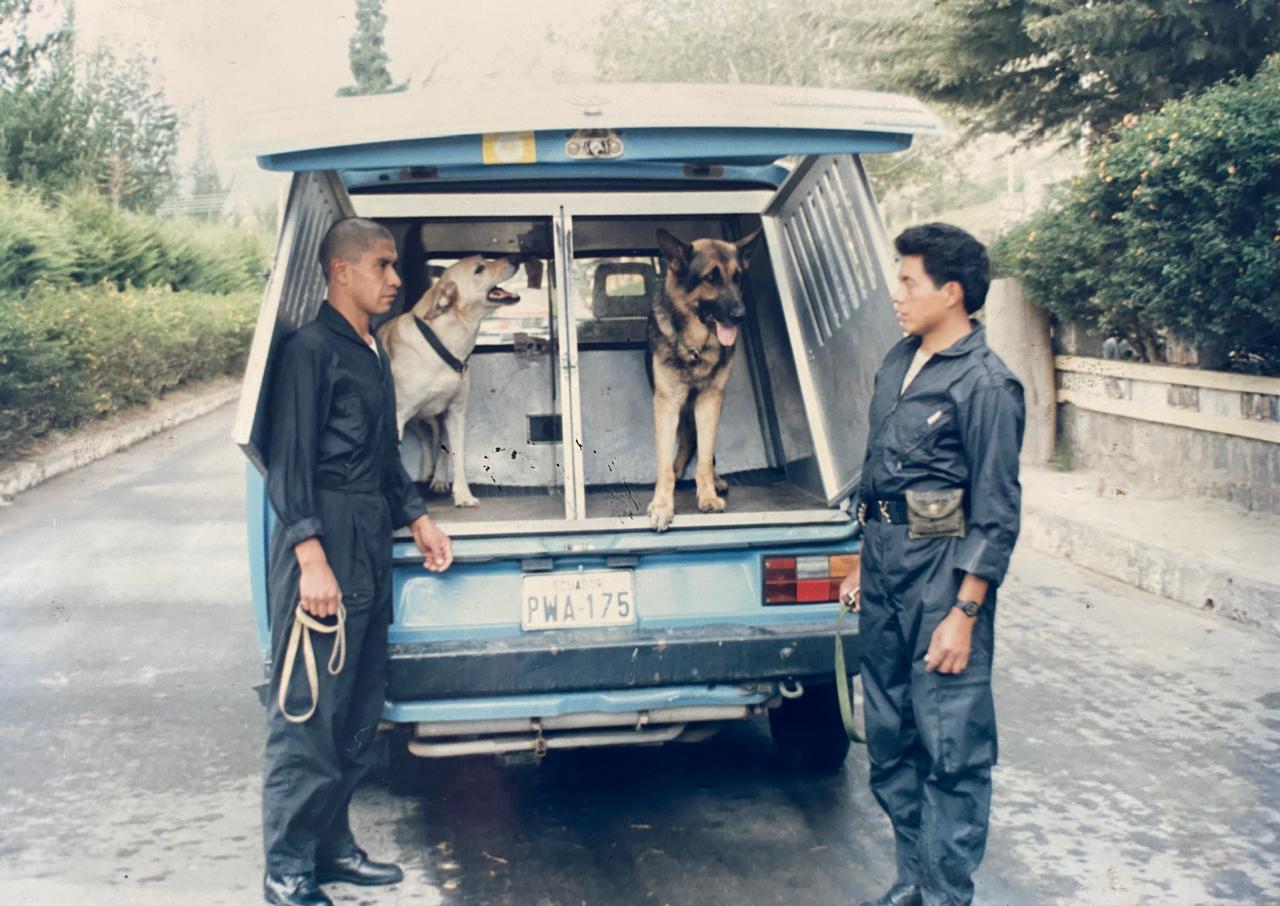 Servicio Antidrogas en el Aeropuerto Mariscal Sucre